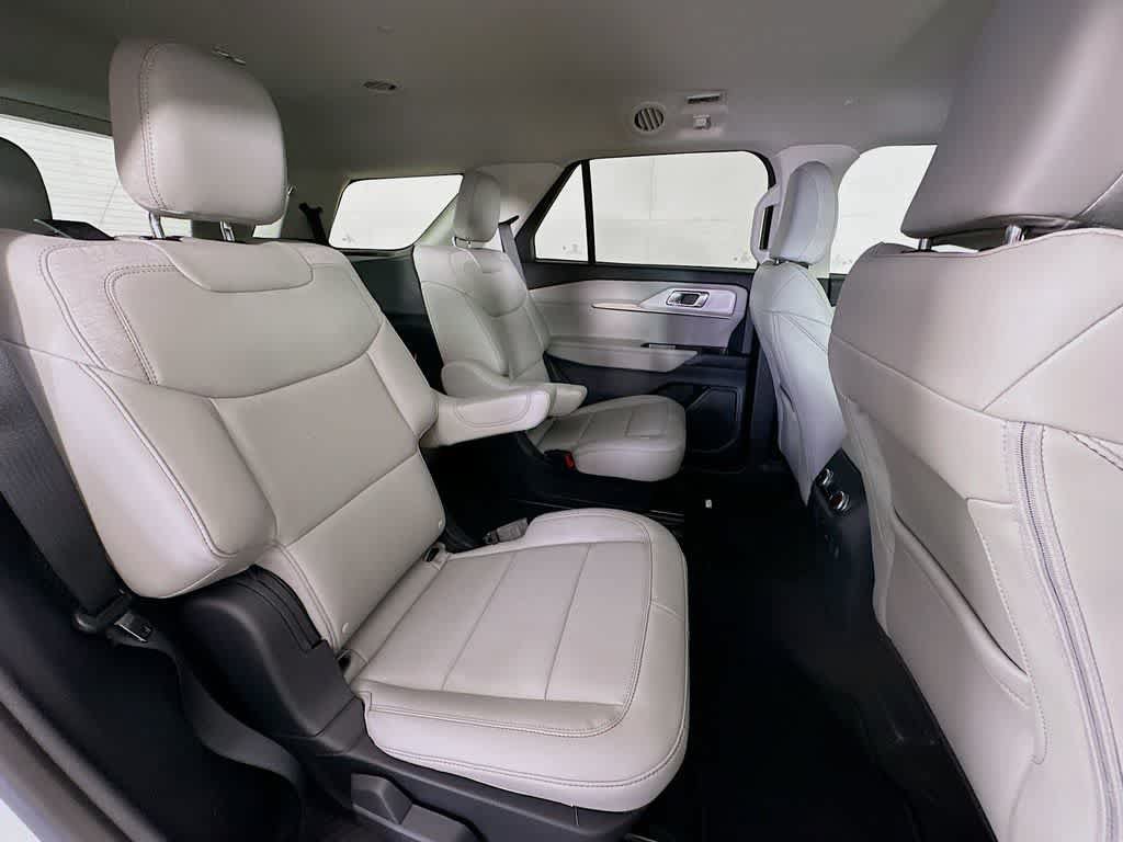 Certified 2025 Ford Explorer Active w/ Active Comfort Package RWD image 32