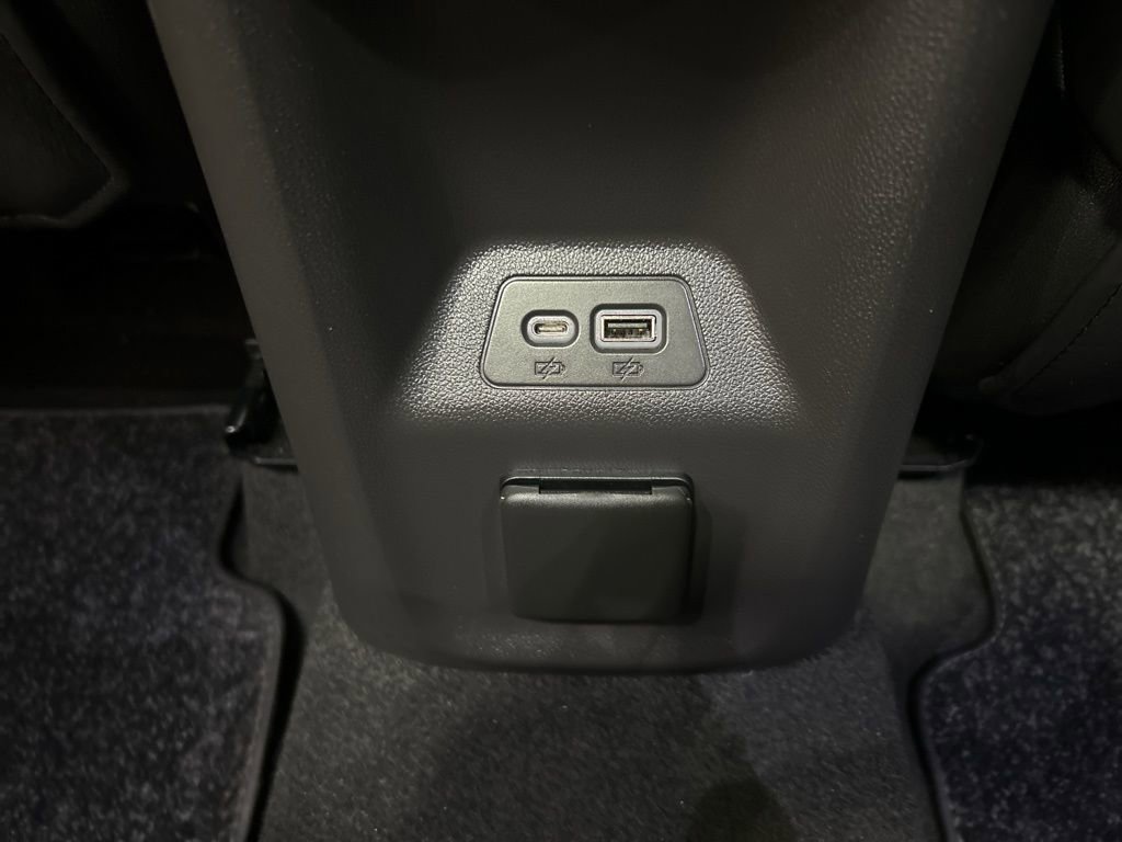 Used 2023 Buick Envision Avenir AWD/4WD image 34