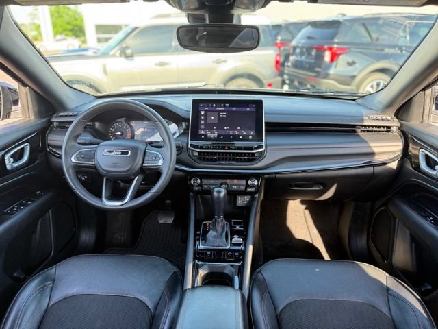 Used 2023 Jeep Compass Trailhawk AWD/4WD image 2