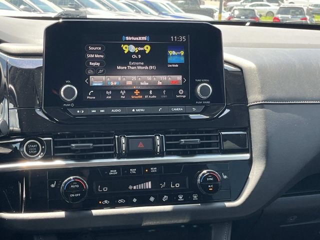 Used 2024 Nissan Pathfinder SV AWD/4WD image 18