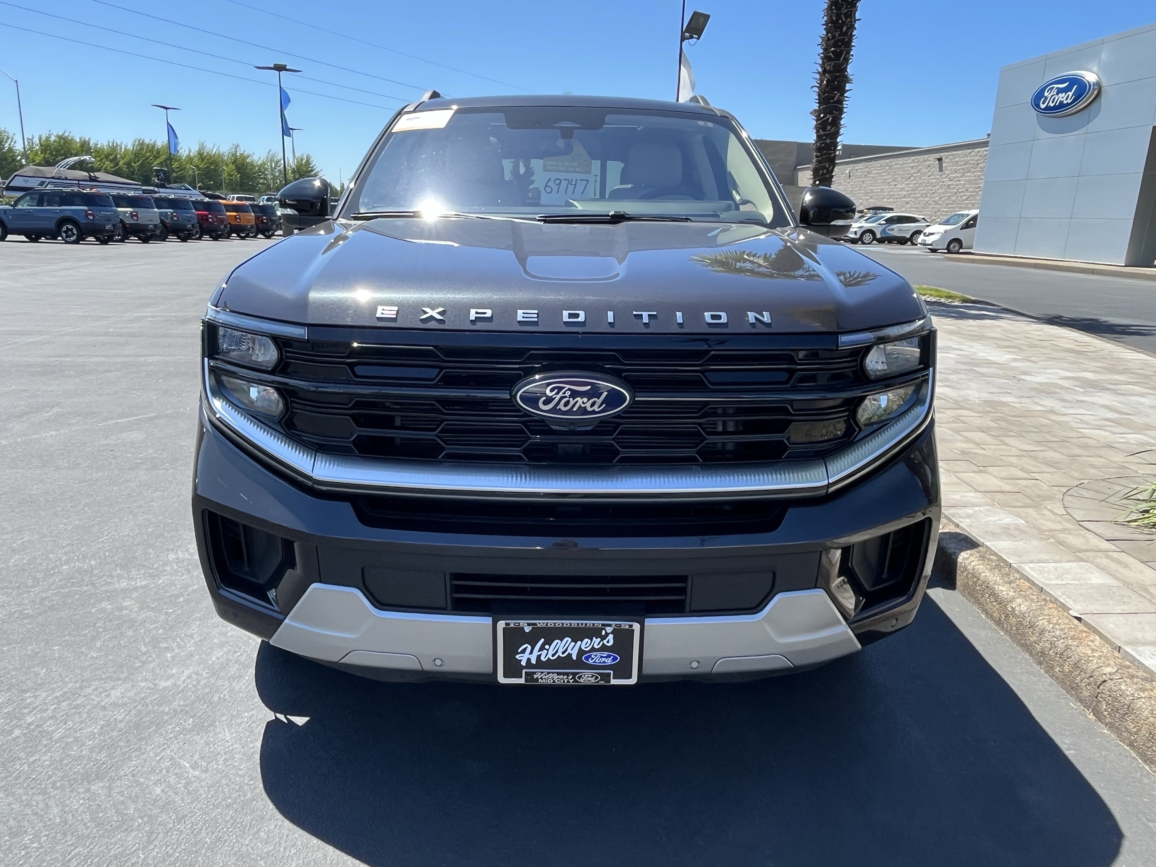 Certified 2025 Ford Expedition Max Platinum w/ Driver's Package AWD/4WD image 6