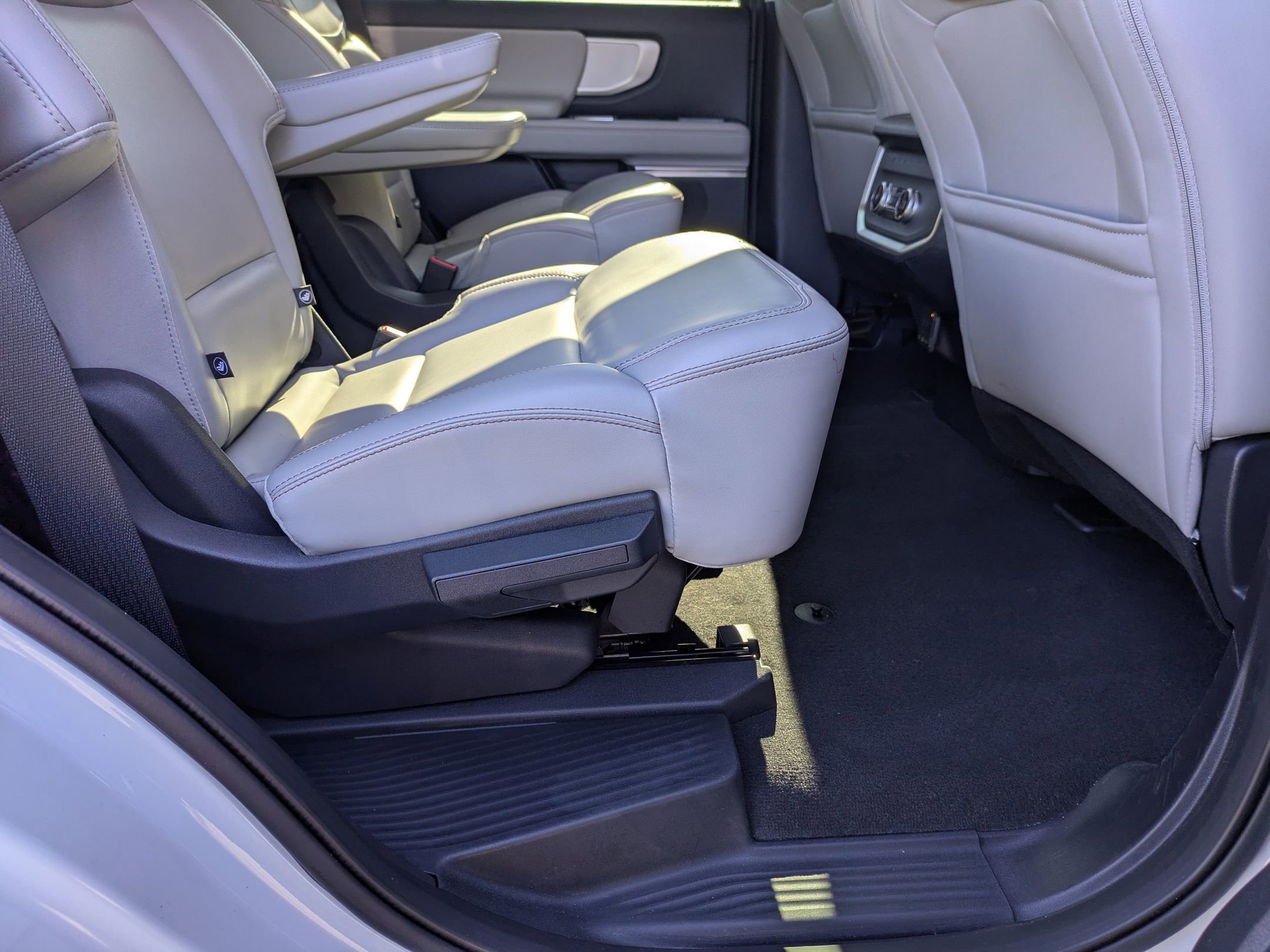 Certified 2025 Ford Expedition Active image 39