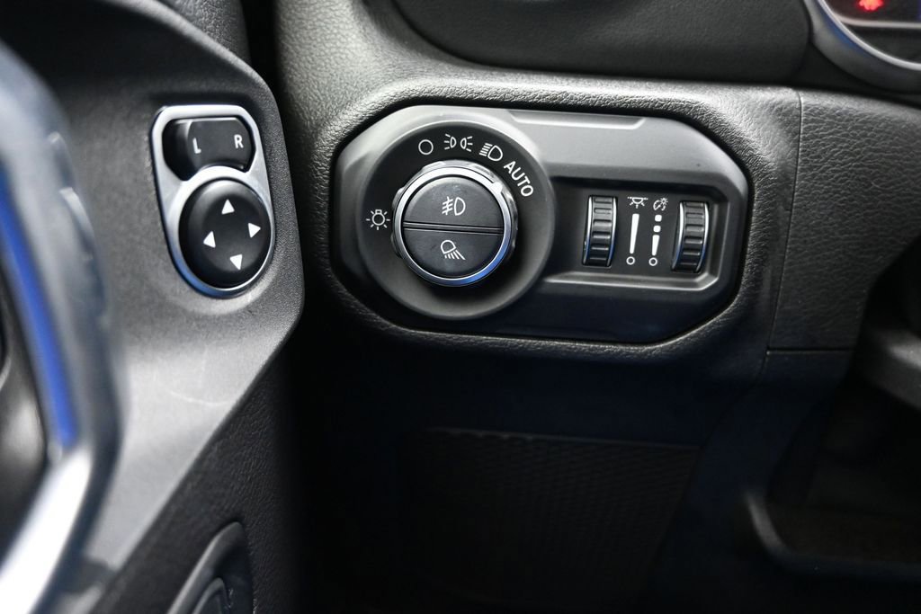 Used 2020 Jeep Gladiator Overland AWD/4WD image 17