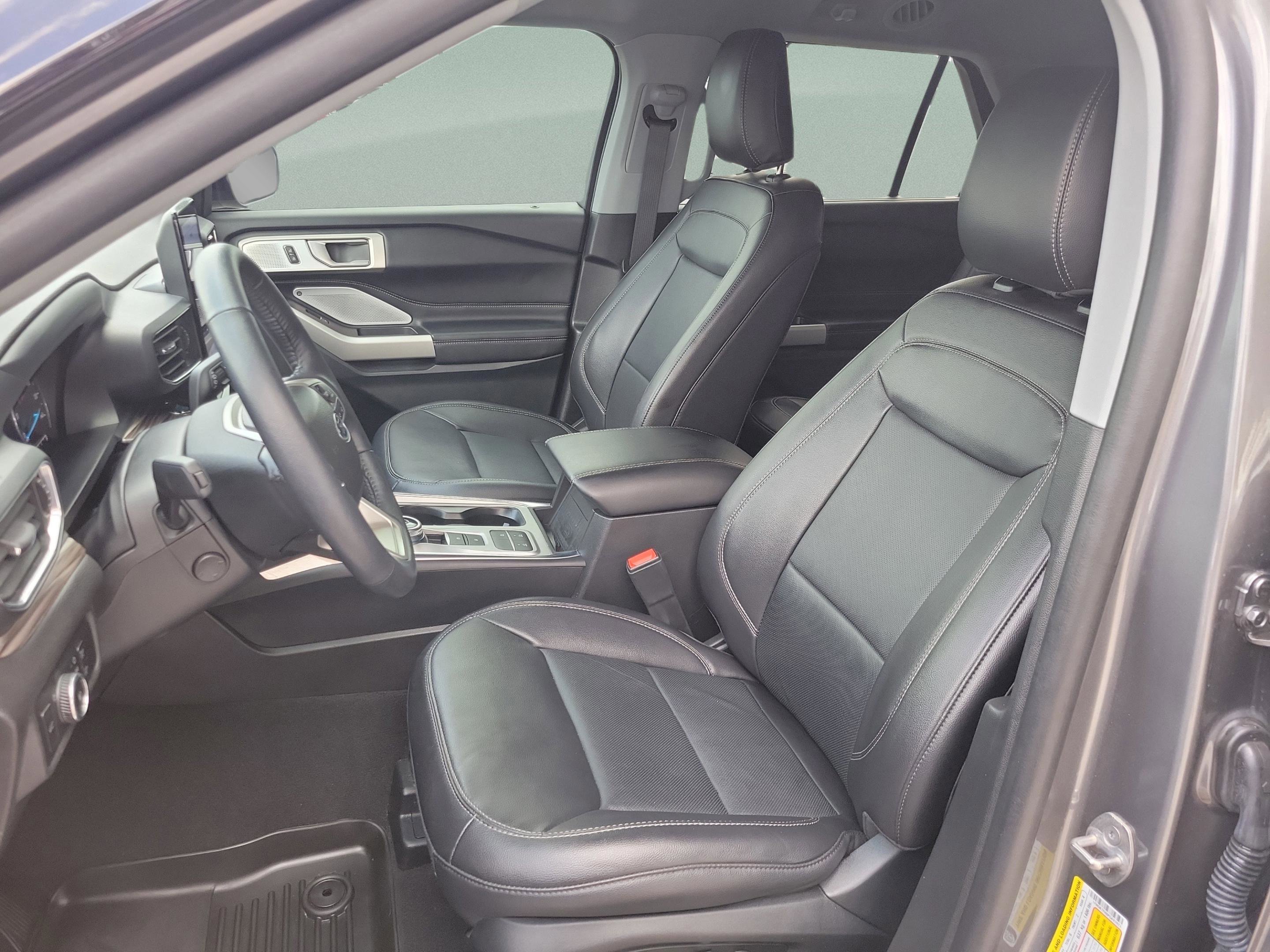 Certified 2023 Ford Explorer Limited w/ Limited Technology Package RWD image 17