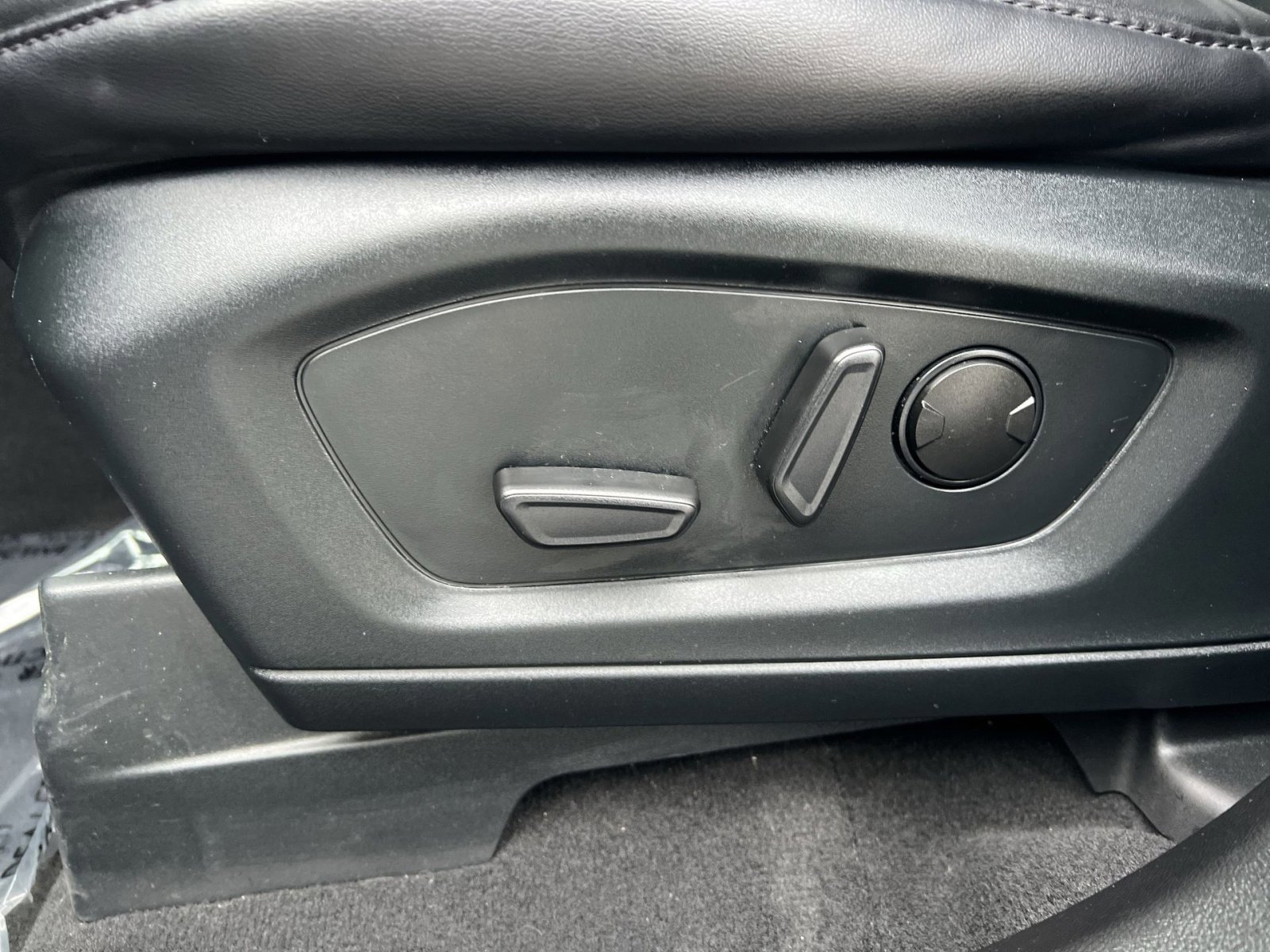 Certified 2023 Ford Explorer XLT w/ Equipment Group 202A image 14