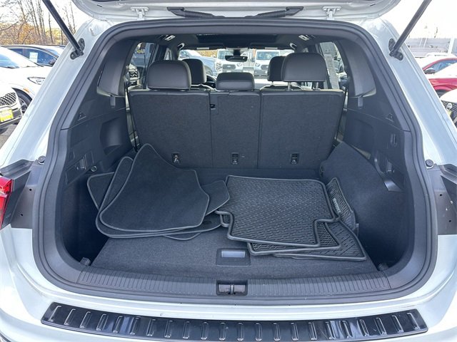 Used 2023 Volkswagen Tiguan SE R-Line image 42