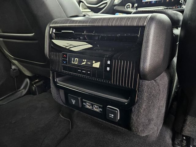 Used 2024 Jeep Wagoneer Series II w/ Flexible Seating Group image 16