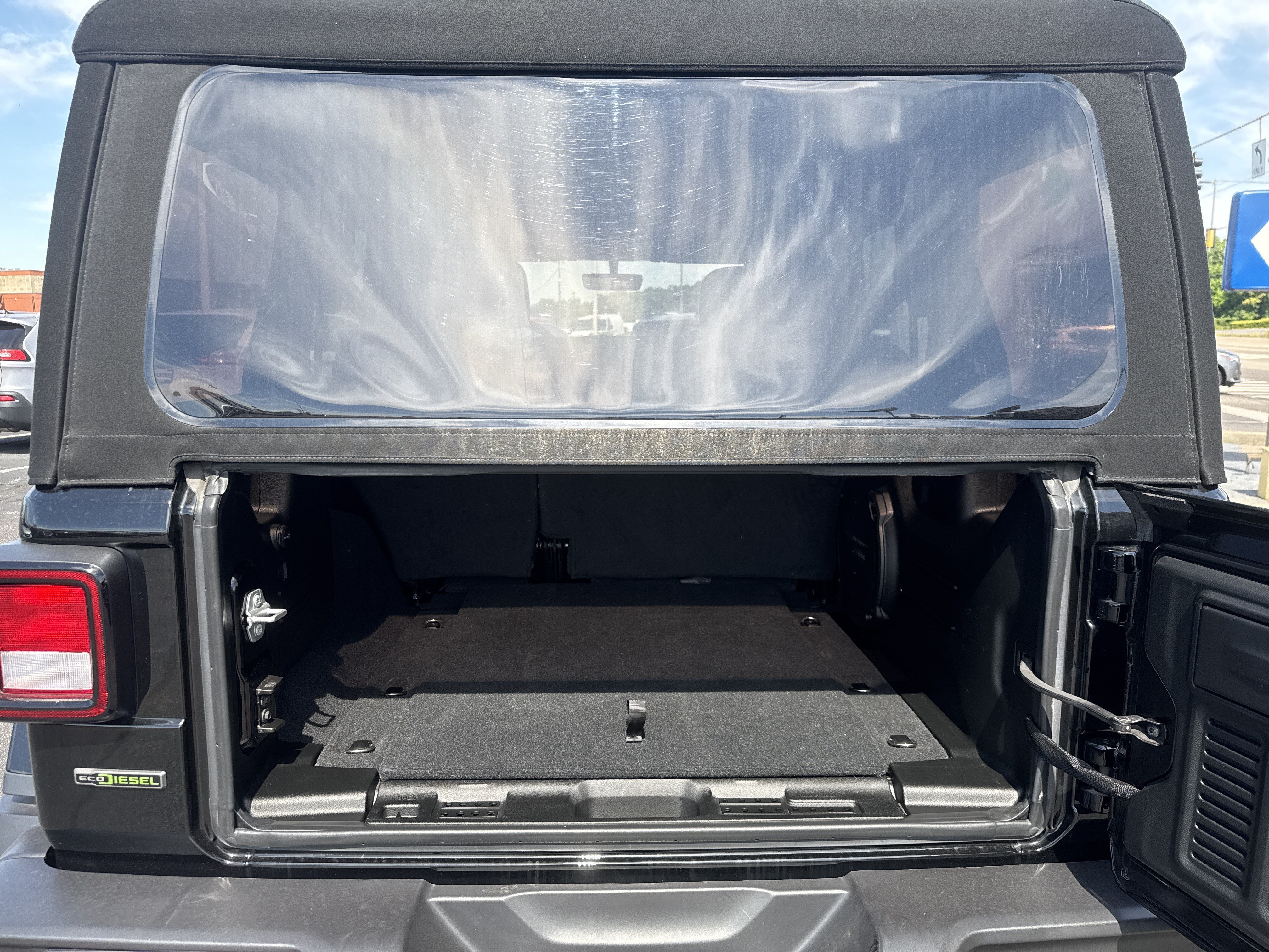 Used 2023 Jeep Wrangler Unlimited Rubicon AWD/4WD image 13