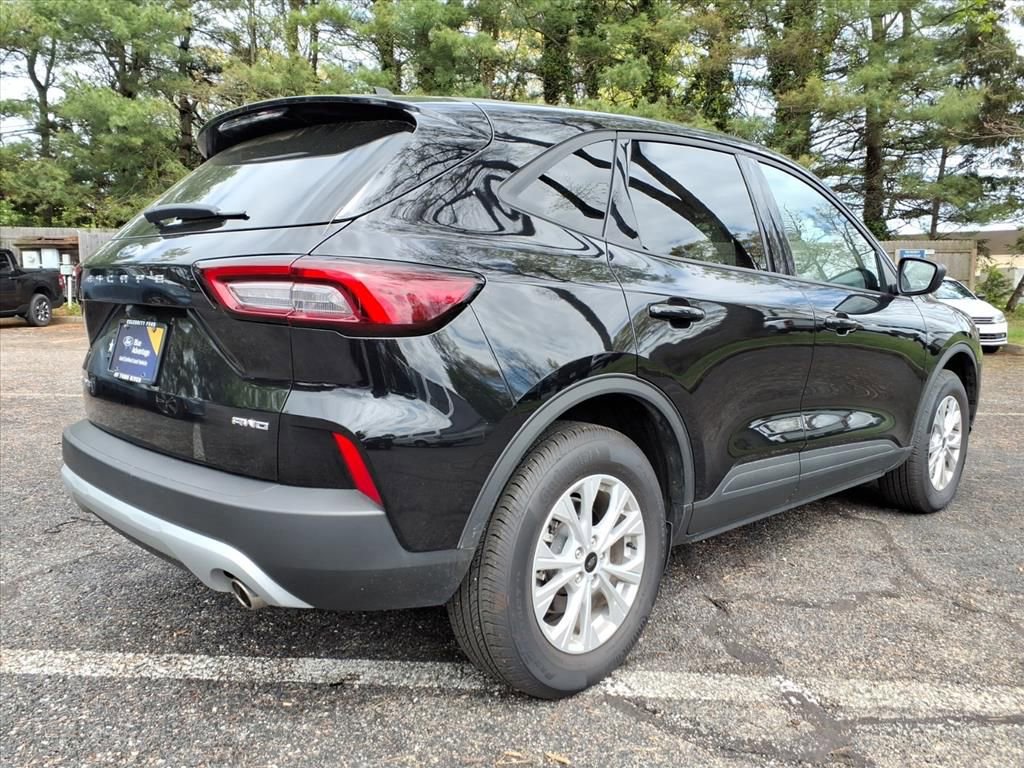 Certified 2025 Ford Escape Active AWD/4WD image 2