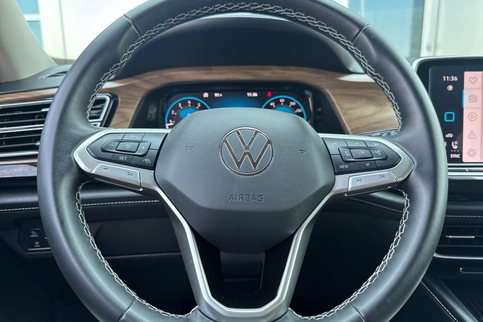 Used 2025 Volkswagen Atlas SE AWD/4WD image 24