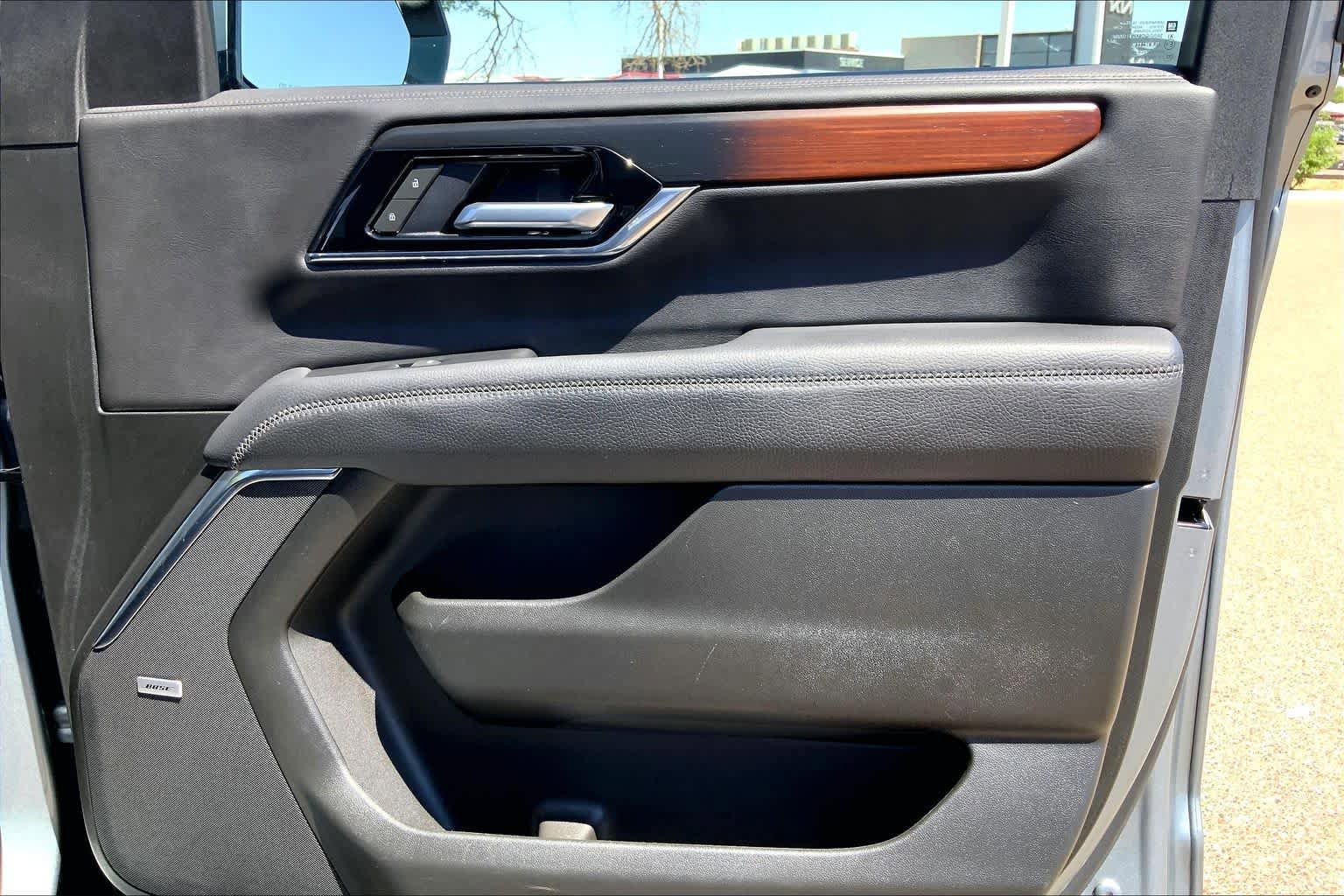 Used 2025 GMC Yukon Denali AWD/4WD image 23