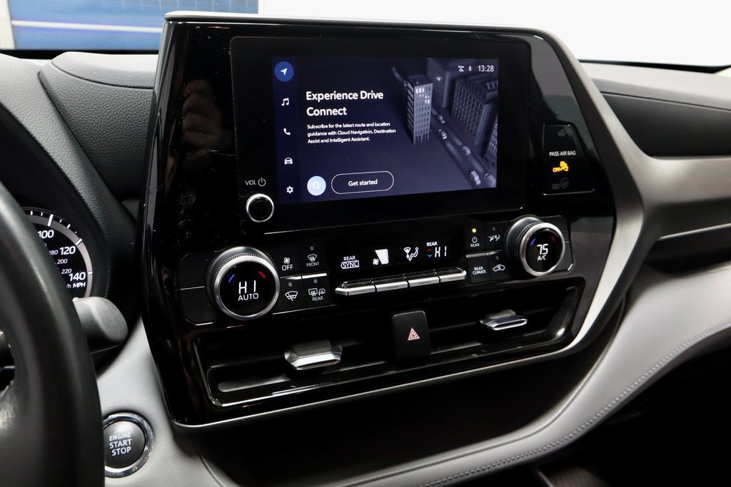 Used 2023 Toyota Highlander LE image 32