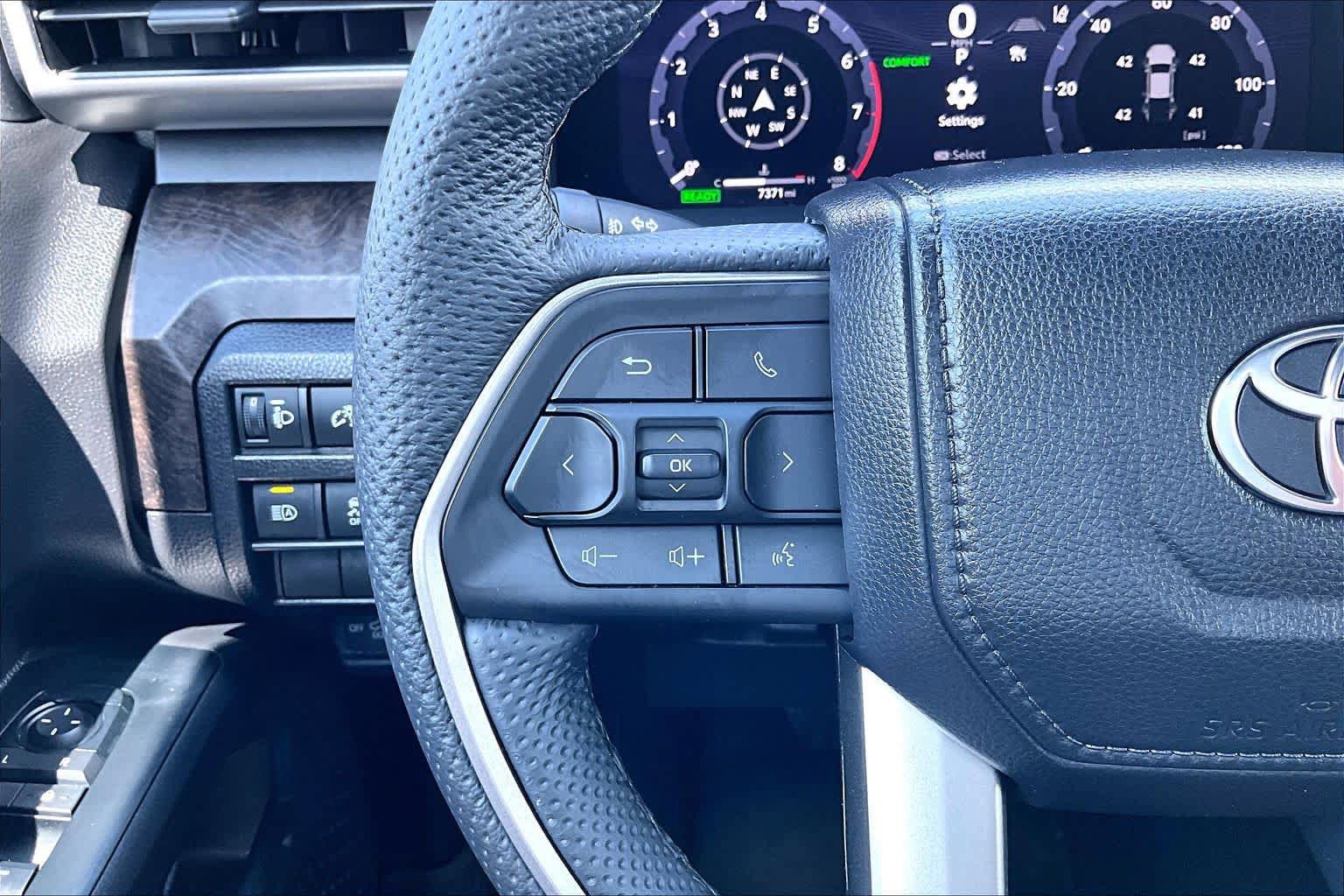 Used 2025 Toyota Tacoma Limited AWD/4WD image 24