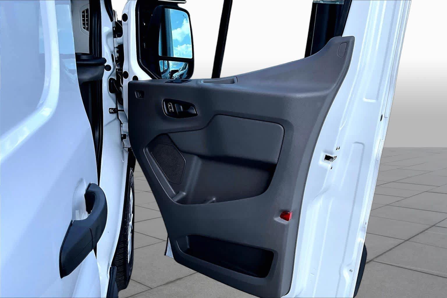 Certified 2022 Ford E-Transit Medium Roof RWD image 22