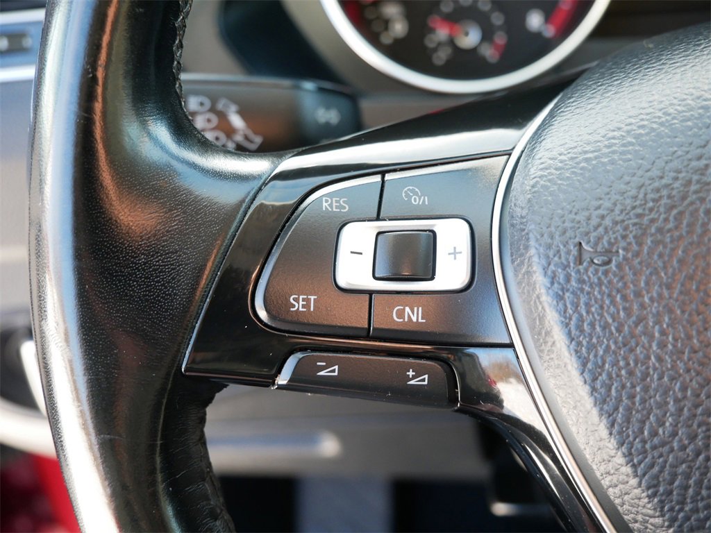 Used 2018 Volkswagen Tiguan SE image 17