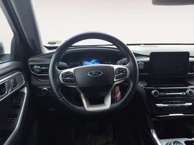 Certified 2022 Ford Explorer Limited w/ Equipment Group 301A AWD/4WD image 9