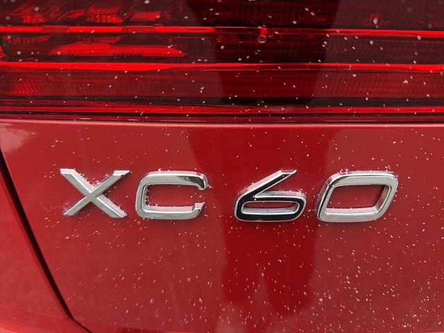 Used 2021 Volvo XC60 T5 Momentum w/ Premium Package image 28