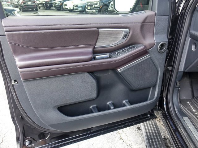 Certified 2025 Ford Expedition Platinum w/ Platinum Ultimate Package AWD/4WD image 28