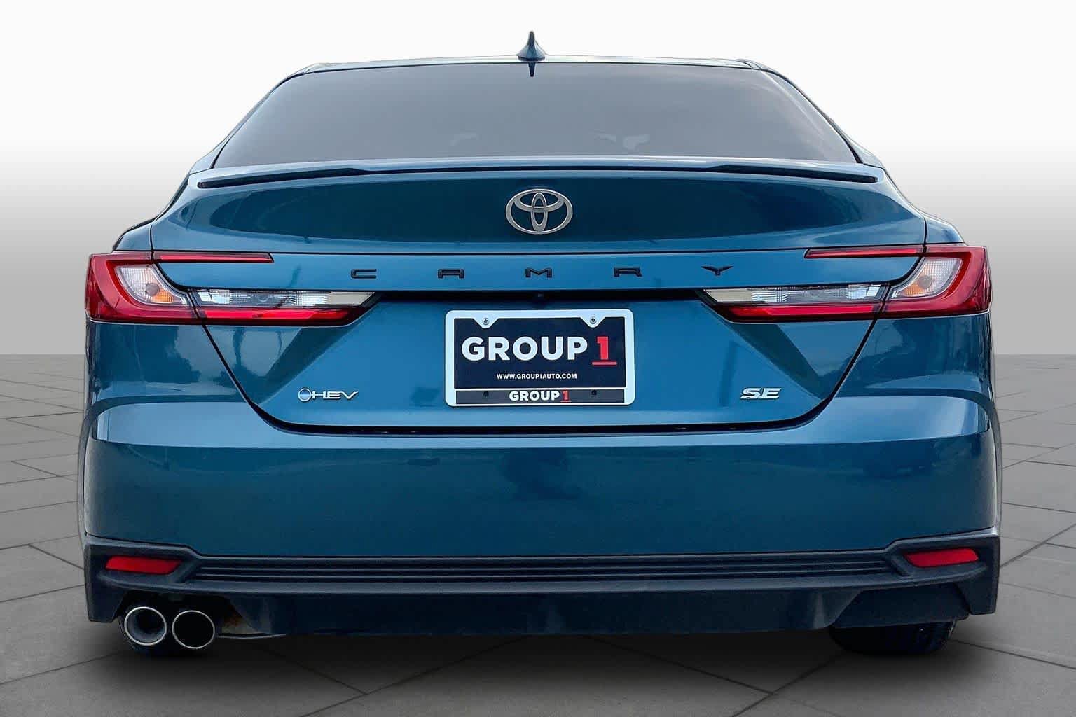 Used 2025 Toyota Camry SE FWD image 5