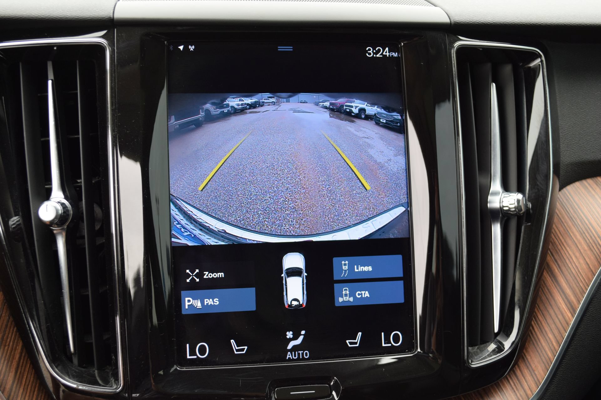 Used 2021 Volvo XC60 T5 Momentum w/ Premium Package FWD image 13