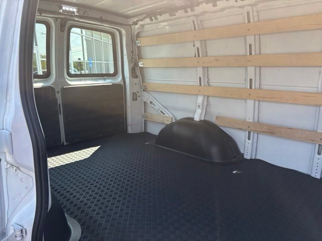 Used 2025 GMC Savana 2500 w/ Driver Convenience Package RWD image 21
