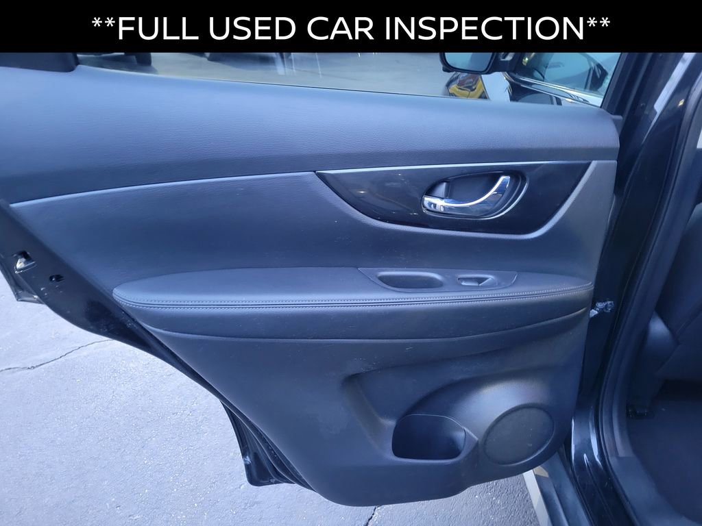 Used 2017 Nissan Rogue SV w/ SV Premium Package image 11