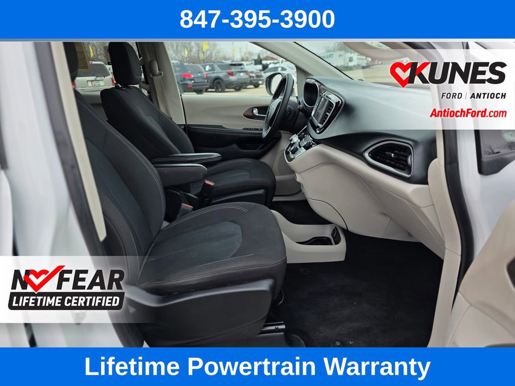 Used 2022 Chrysler Voyager LX FWD image 36