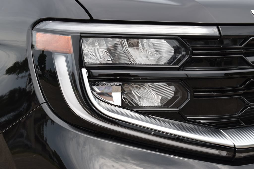 Certified 2025 Ford Expedition Platinum AWD/4WD image 4