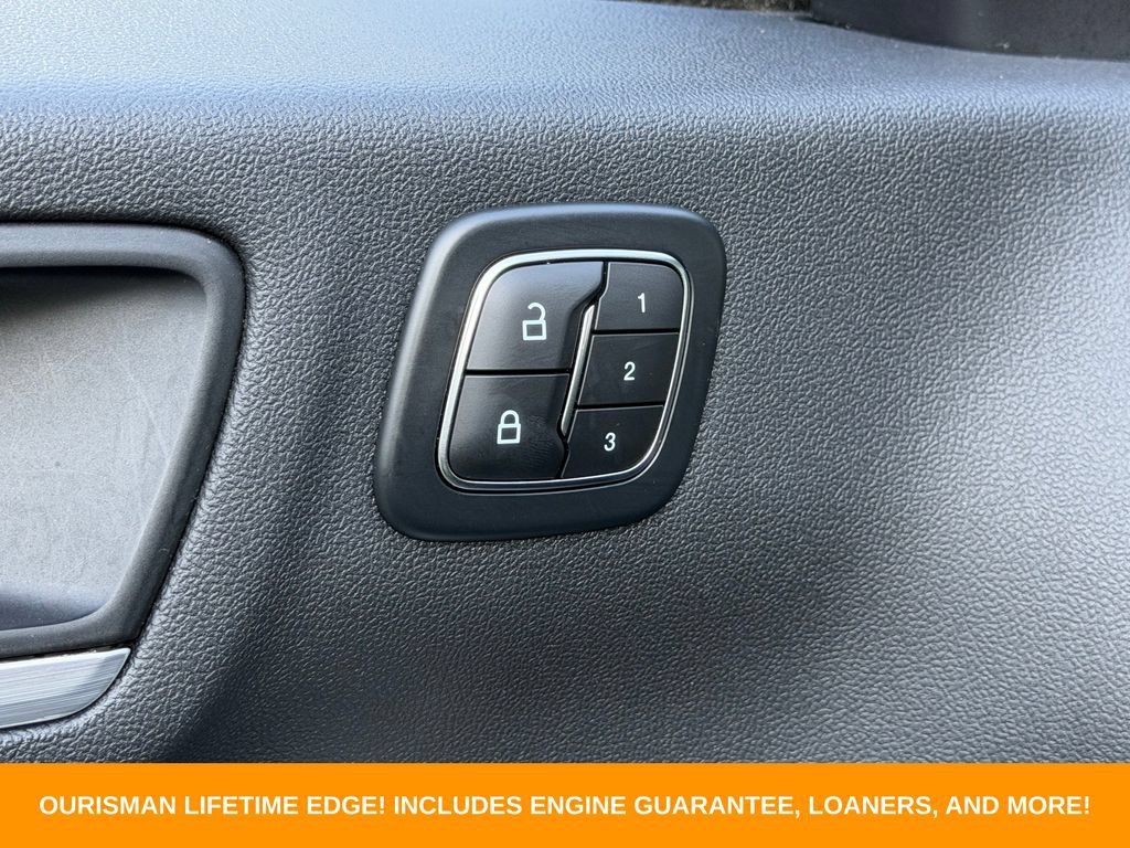 Certified 2025 Ford Escape Platinum AWD/4WD image 26