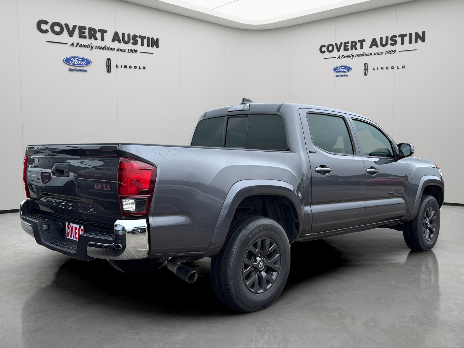 Used 2020 Toyota Tacoma SR5 w/ SR5 Appearance Package (SM) RWD image 5