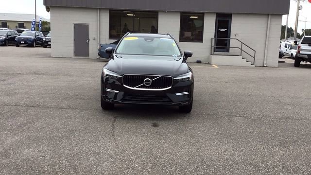 Used 2022 Volvo XC60 B5 Momentum w/ Climate Package image 8