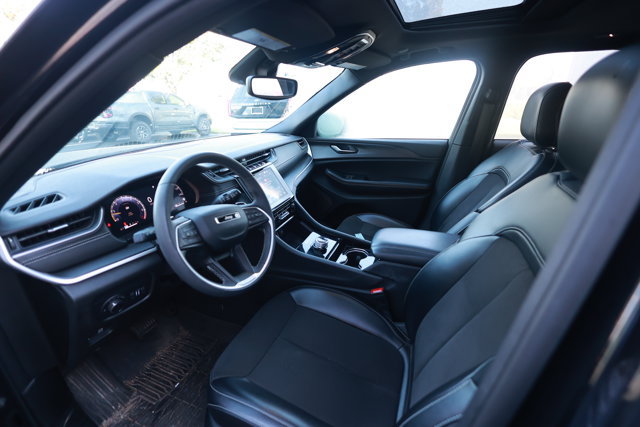Used 2023 Jeep Grand Cherokee Altitude AWD/4WD image 14