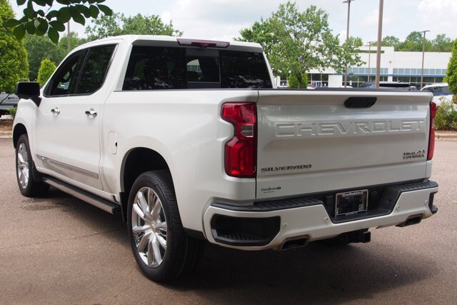 Used 2023 Chevrolet Silverado 1500 High Country w/ High Country Premium Package AWD/4WD image 5