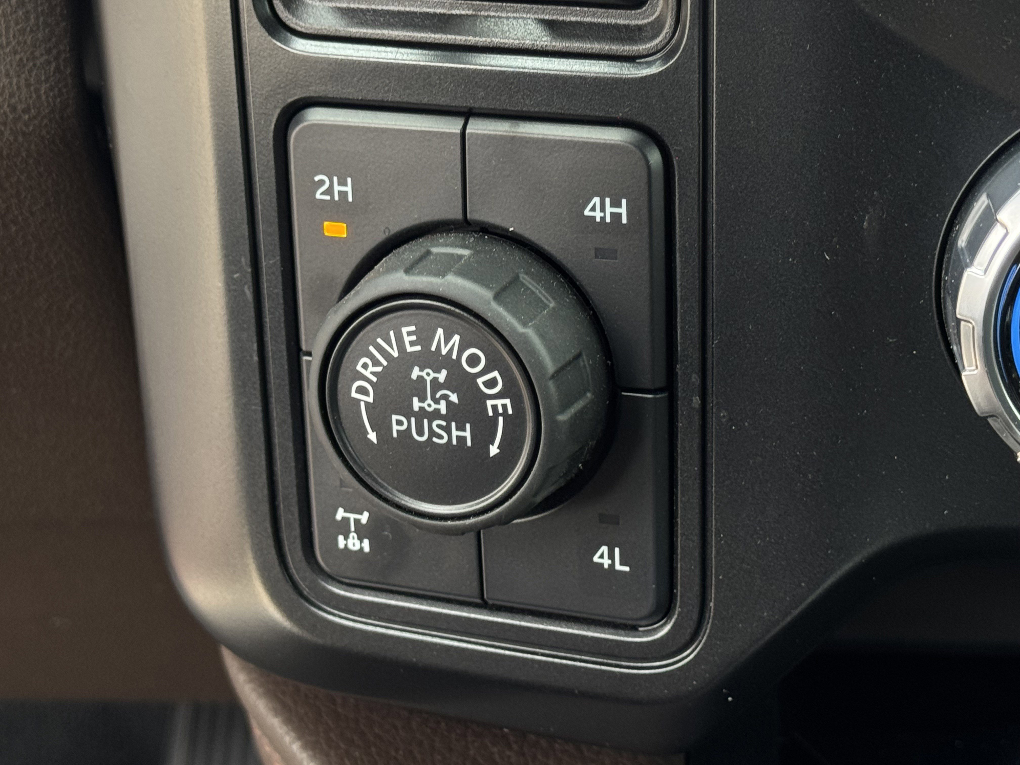 Certified 2025 Ford F250 King Ranch w/ Tremor Off-Road Package image 27