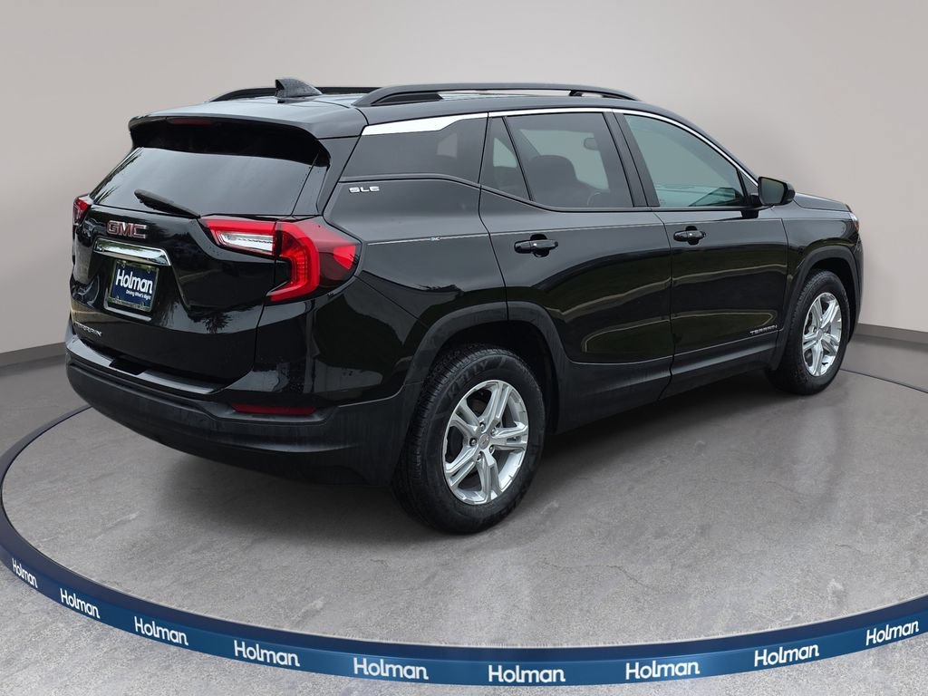 Used 2024 GMC Terrain SLE w/ Driver Convenience Package FWD image 5