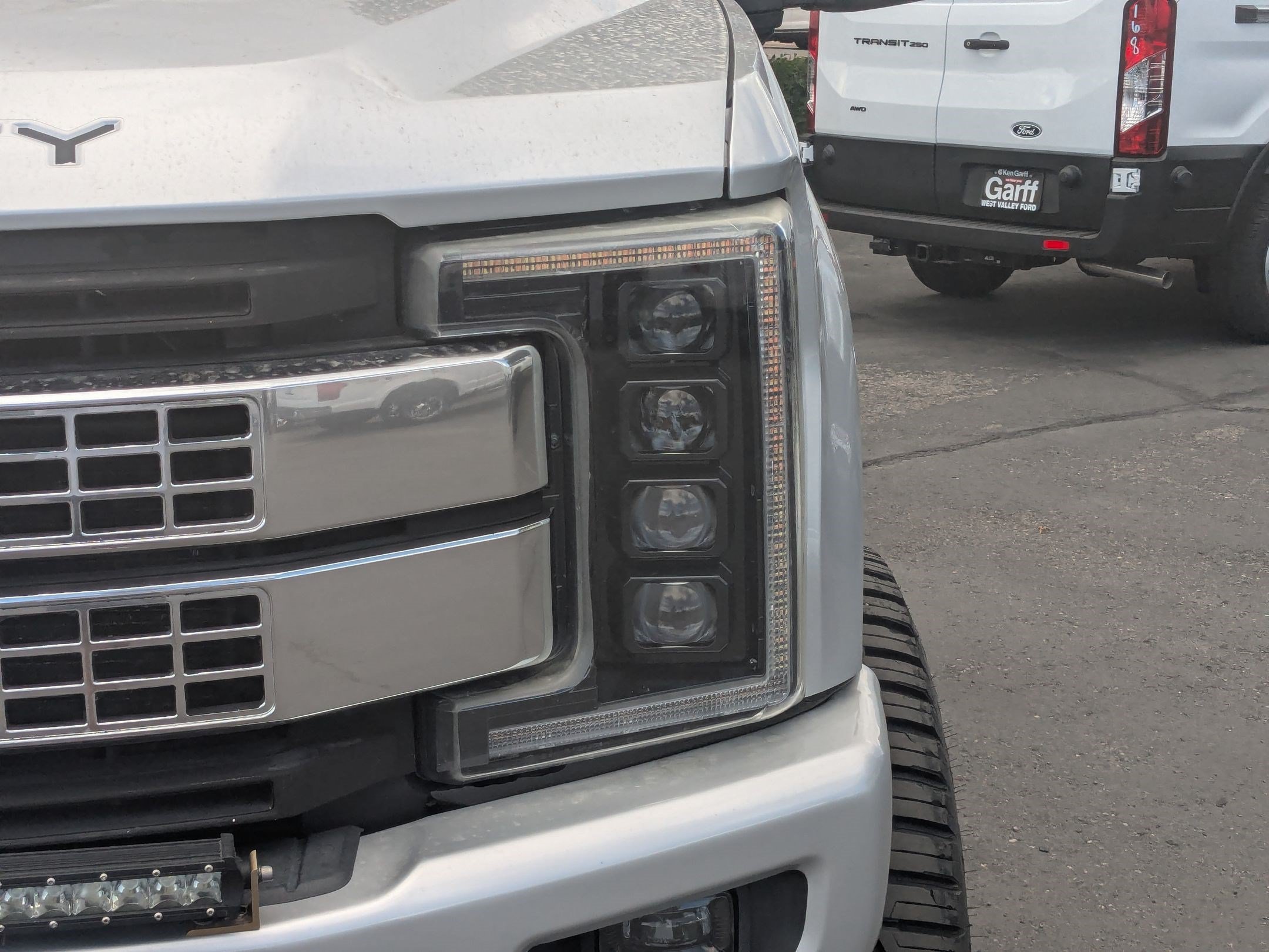 Certified 2019 Ford F350 Platinum w/ Platinum Ultimate Package AWD/4WD image 13