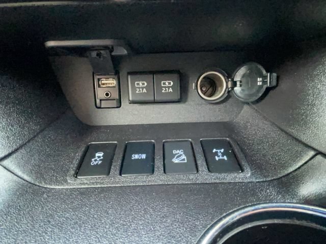 Used 2019 Toyota Highlander XLE AWD/4WD image 27