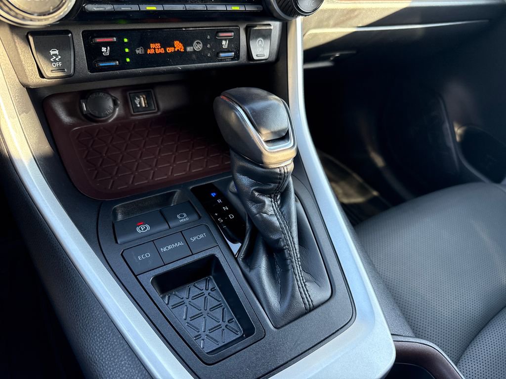 Used 2024 Toyota RAV4 Limited image 23