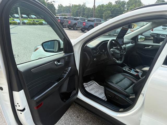 Certified 2022 Ford Escape Titanium w/ Class II Trailer Tow Package AWD/4WD image 9