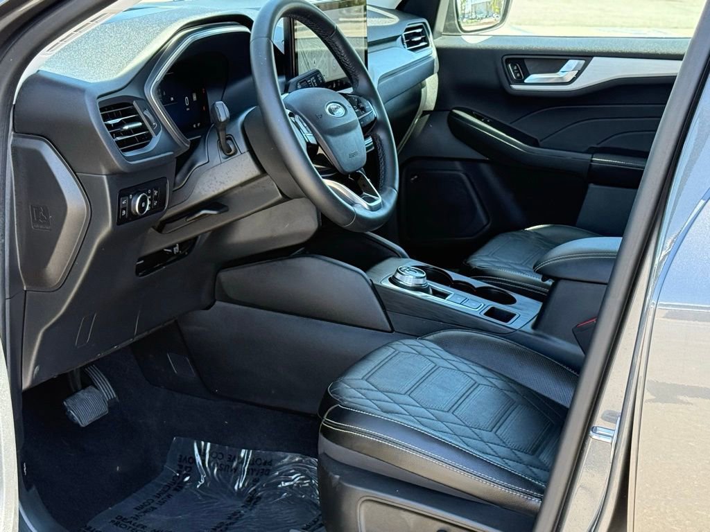 Certified 2023 Ford Escape Platinum w/ Premium Technology Package image 6
