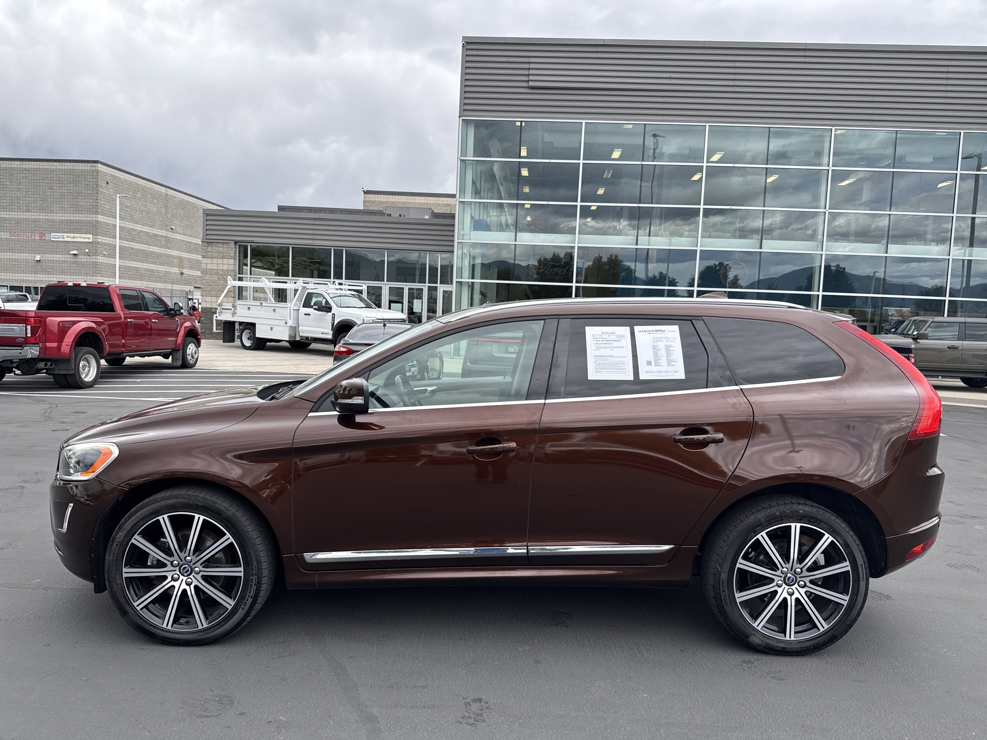 Used 2017 Volvo XC60 T6 Inscription w/ Climate Package AWD/4WD image 2