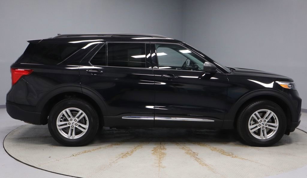 Certified 2022 Ford Explorer XLT w/ Equipment Group 202A image 6