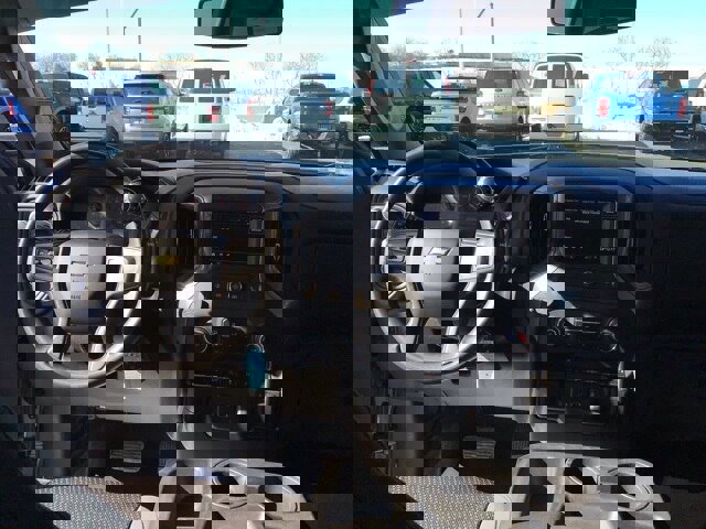 Used 2021 Chevrolet Silverado 1500 Custom image 10