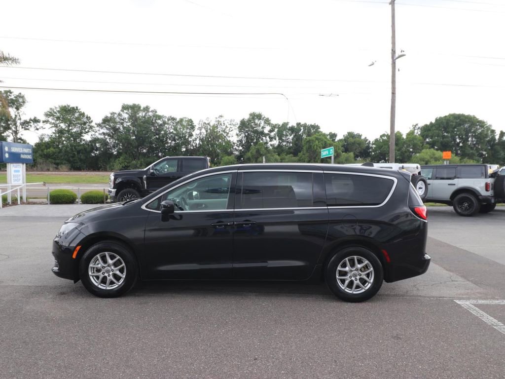 Used 2023 Chrysler Voyager LX FWD image 5
