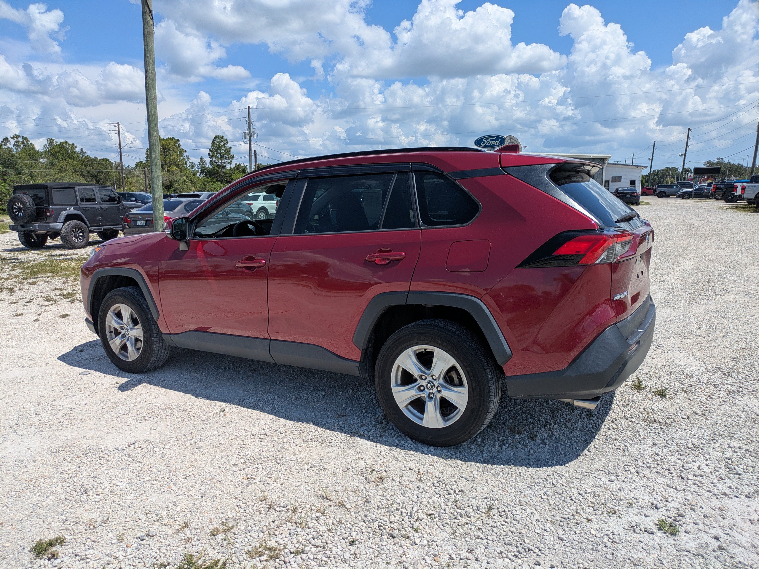 Used 2020 Toyota RAV4 XLE w/ Convenience Package FWD image 6