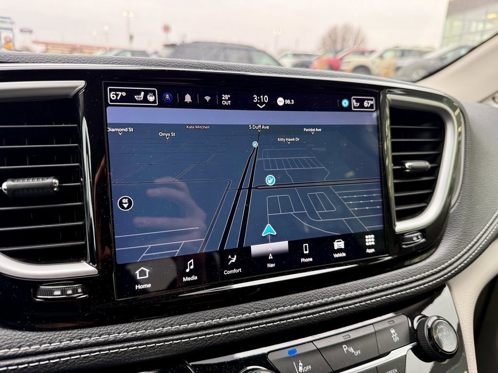 Used 2024 Chrysler Pacifica Select image 24