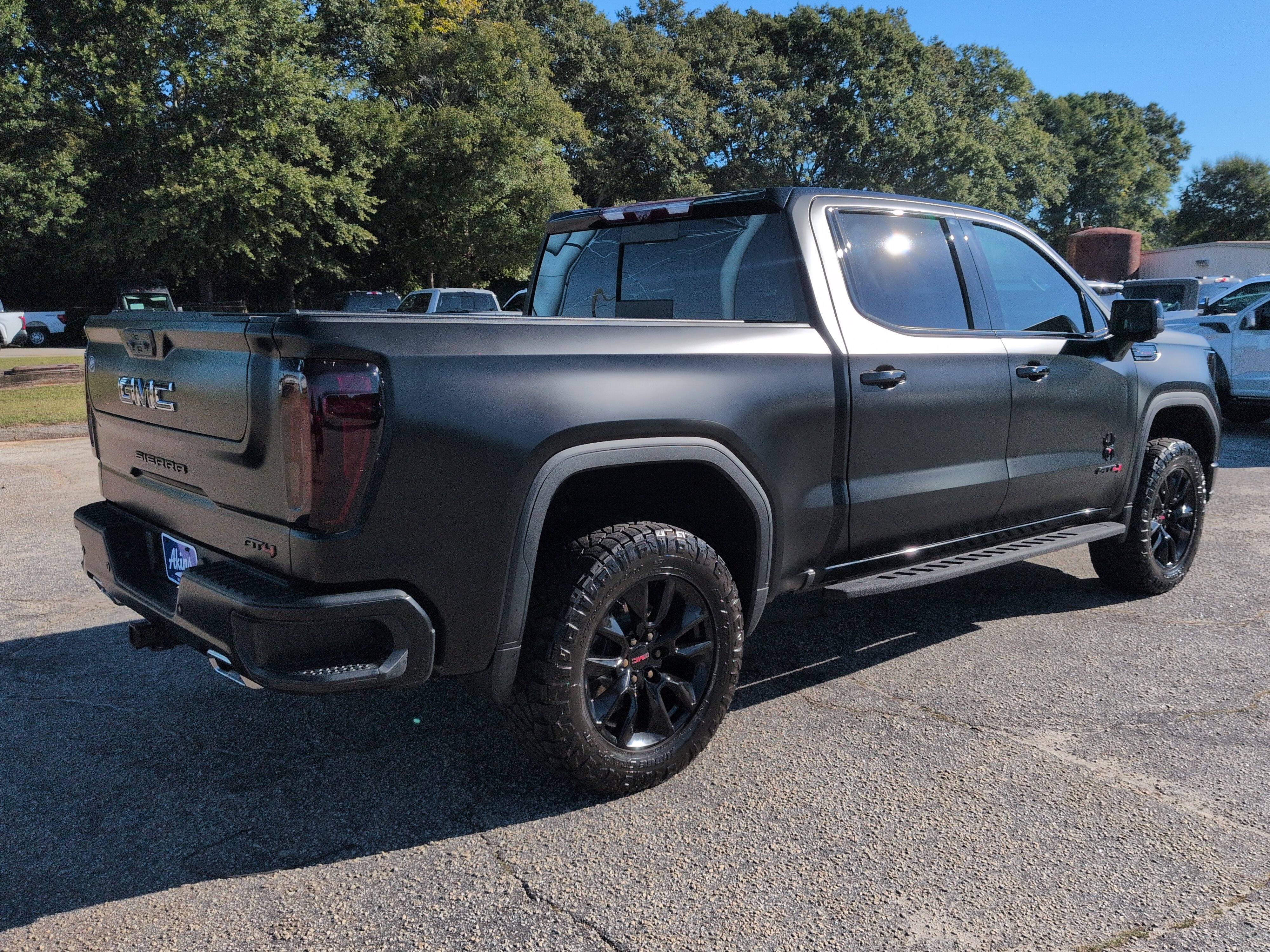 Used 2023 GMC Sierra 1500 AT4 w/ Technology Package AWD/4WD image 3