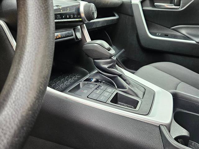 Used 2020 Toyota RAV4 XLE AWD/4WD image 9