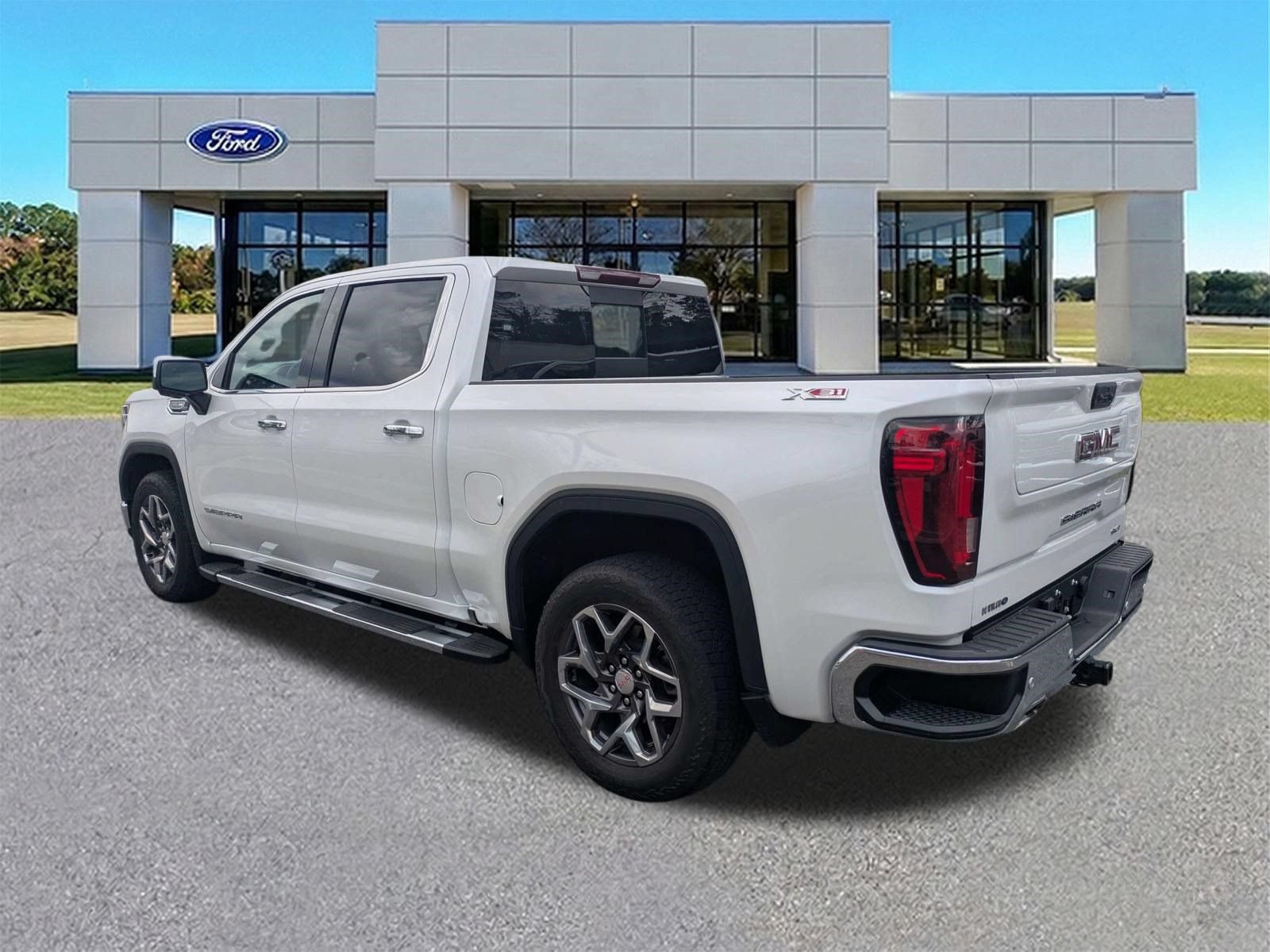 Used 2024 GMC Sierra 1500 SLT w/ SLT Premium Plus Package AWD/4WD image 3