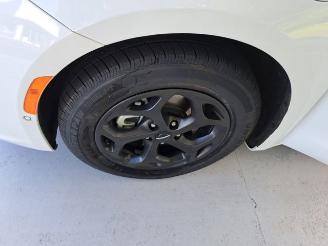 Used 2024 Chrysler Pacifica Limited FWD image 26